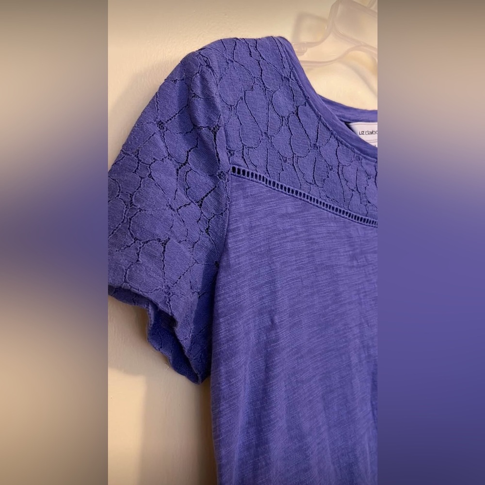 Liz Claiborne Lace Floral Top 🌺 - Picture 2 of 3